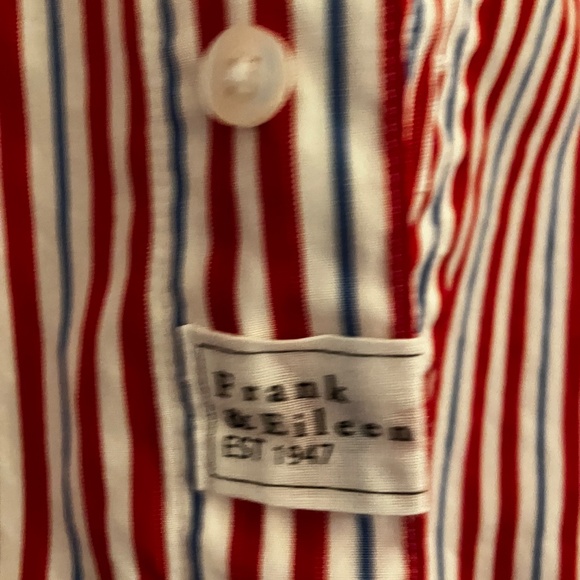 Frank & Eileen Silvio Button Down Small EUC - Picture 4 of 4